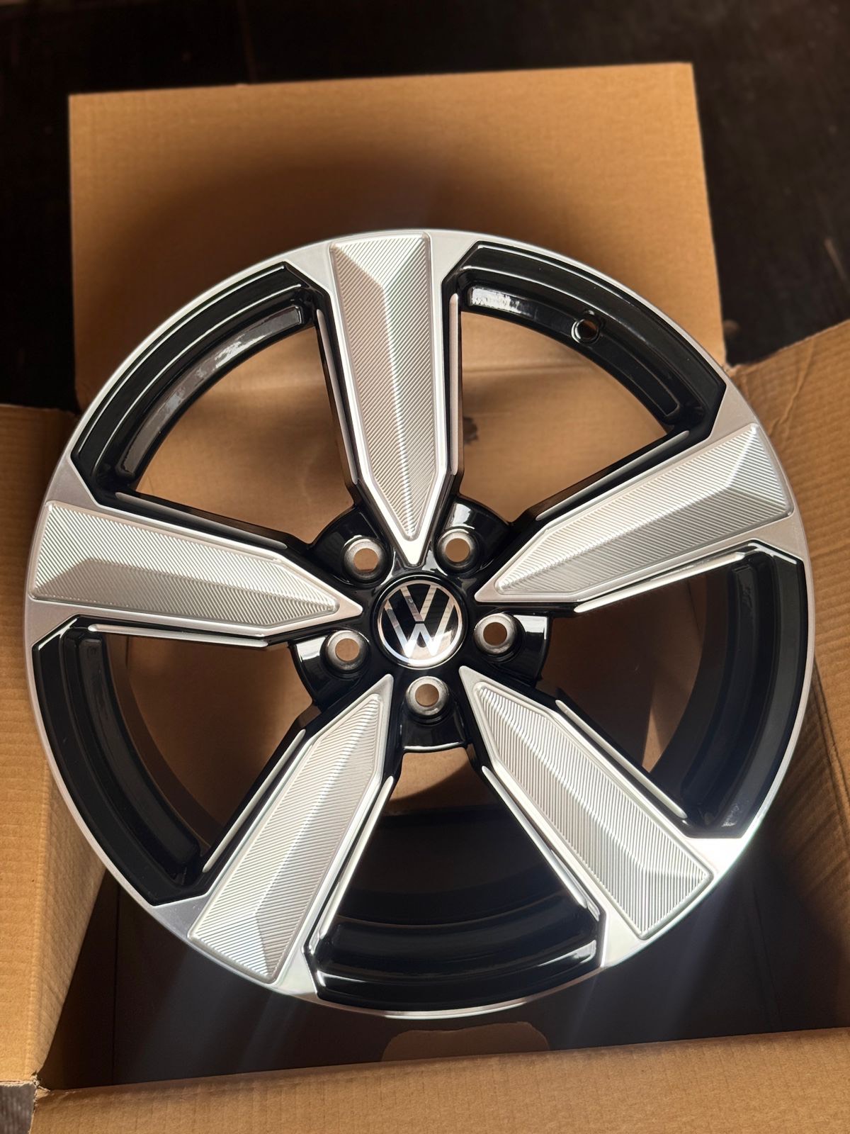 Диск RPL ANZ-5449 7.5x17 5/100 ET35 D57.1 BPSpukMilling