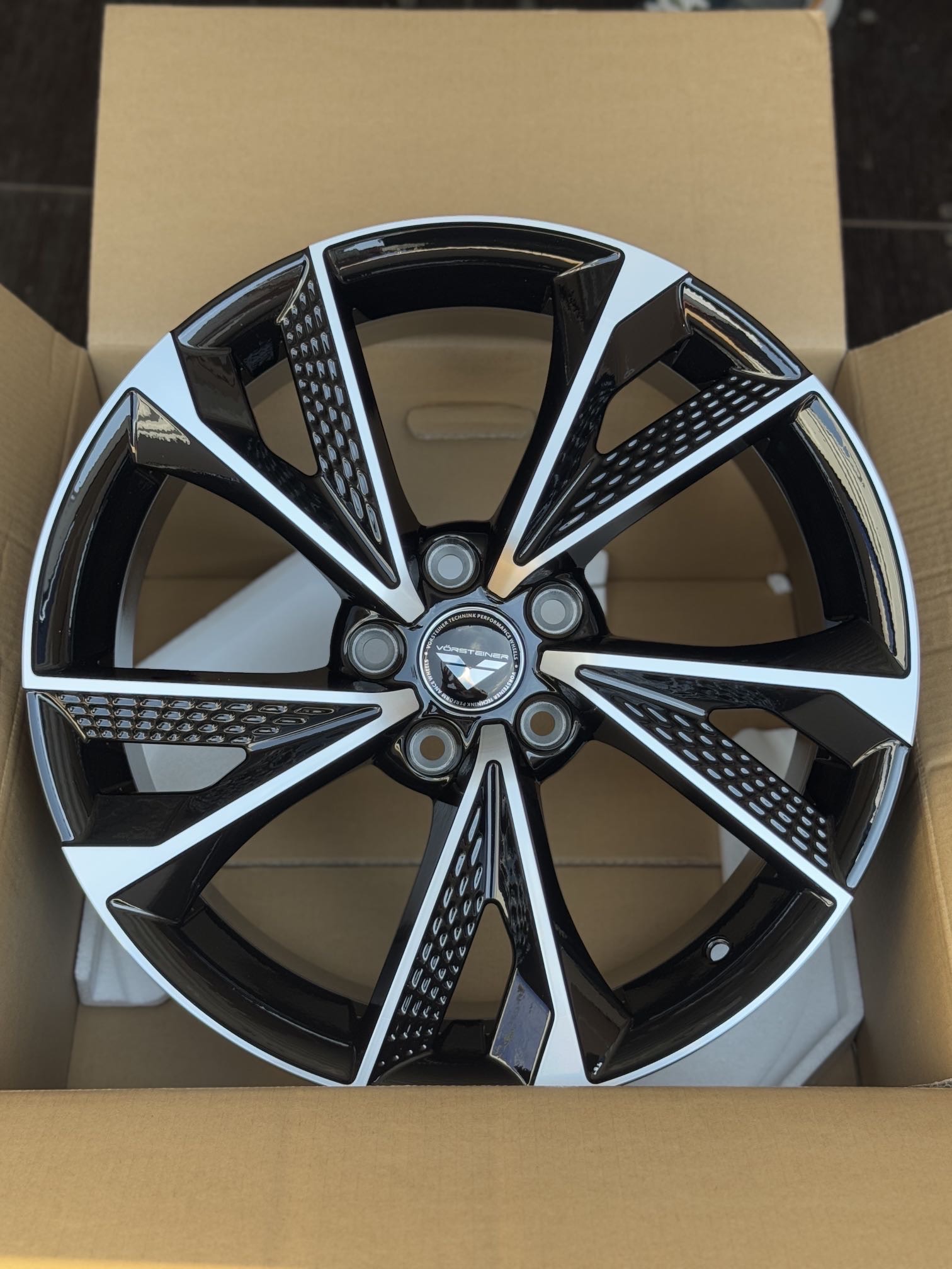 Диск RPL ANZ-5047 8x18 5/114.3 ET35 D73.1 MB