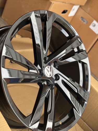 Диск STG TS-5682 9.5x22 5/112 ET31 D66.6 BLACK